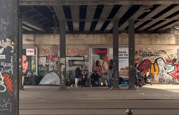 Lamin (43) woont al zeven jaar op straat in Berlijn. ‘Je moet altijd klaarstaan om jezelf te verdedigen’
