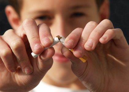 Veel jongvolwassenen niet bekend met stoppen-met-rokenhulp