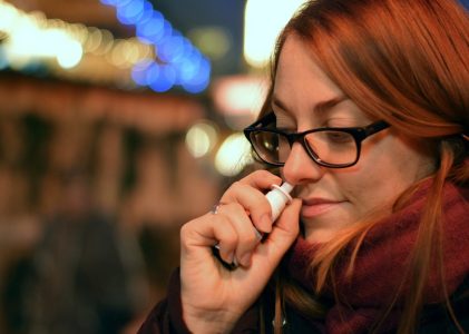 Ruim 600.000 Nederlanders verslaafd aan neusspray; KNO-artsen slaan alarm