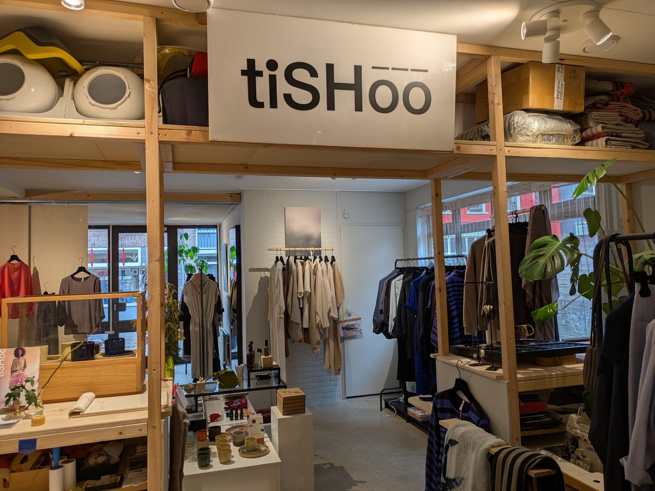 Sabine keert fast fashion de rug toe. ‘’Waarom zou ik nog met liefde willen ontwerpen terwijl er geen ziel en zaligheid meer in zit?’’