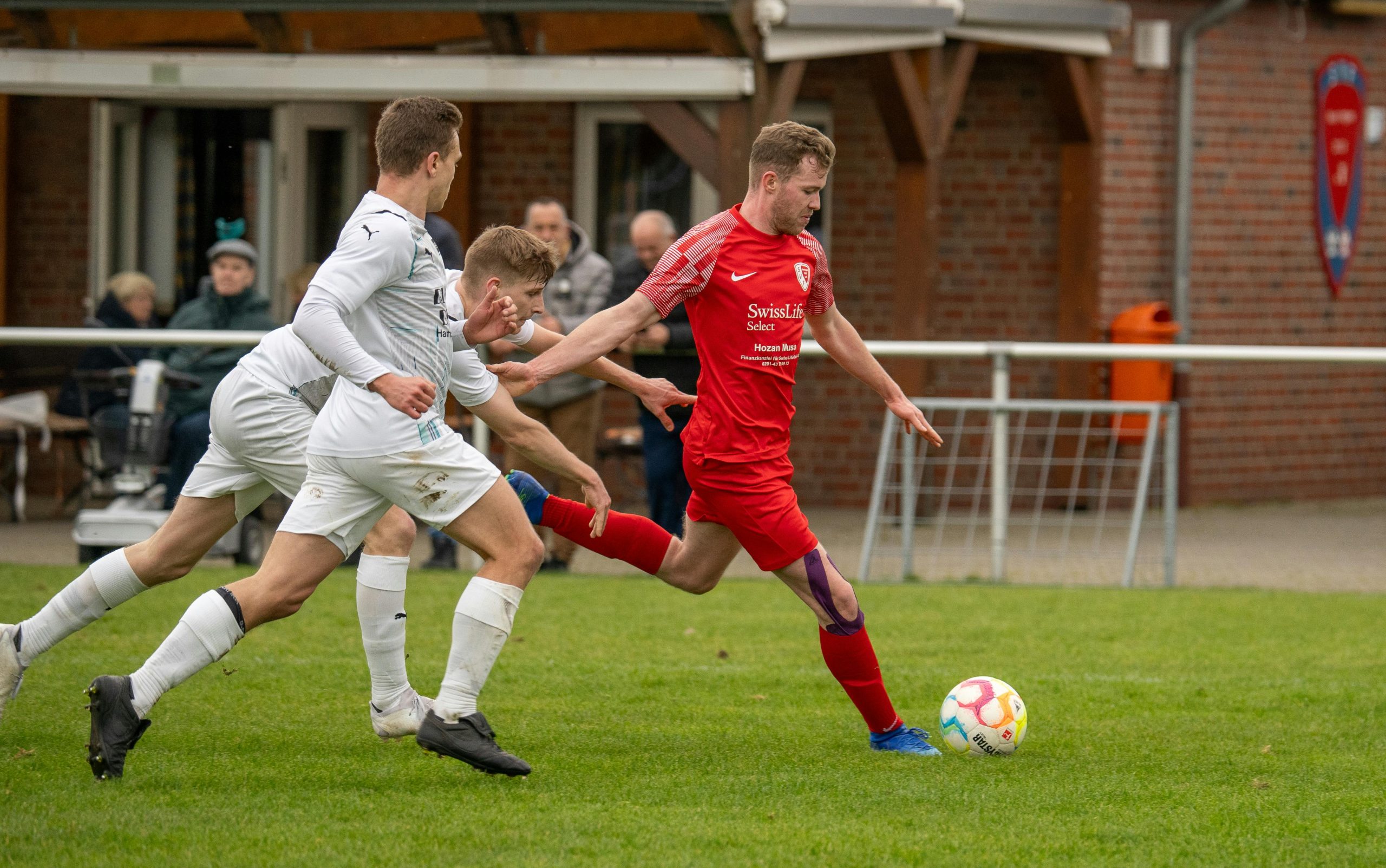 Van zondagsritueel naar zaterdagpuzzel: kunnen amateurclubs de veranderingen van de KNVB wel aan?