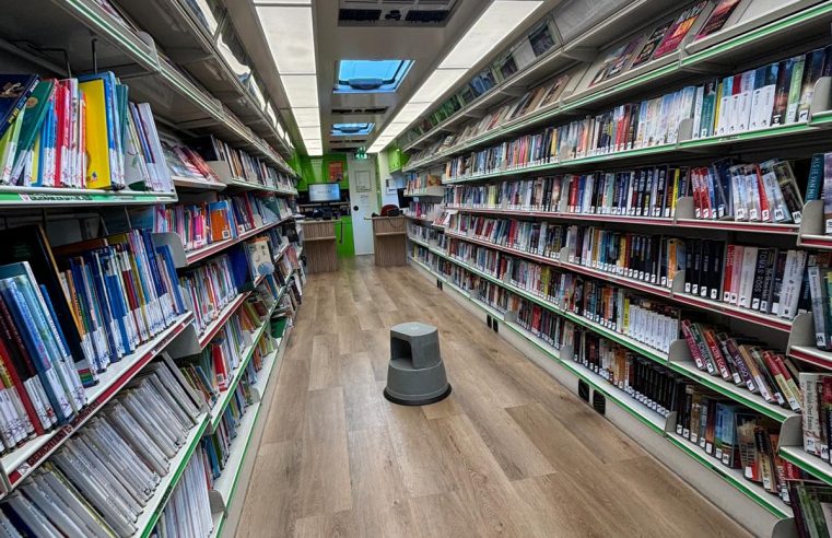 In de boekenbus met José: de rijdende bibliotheek