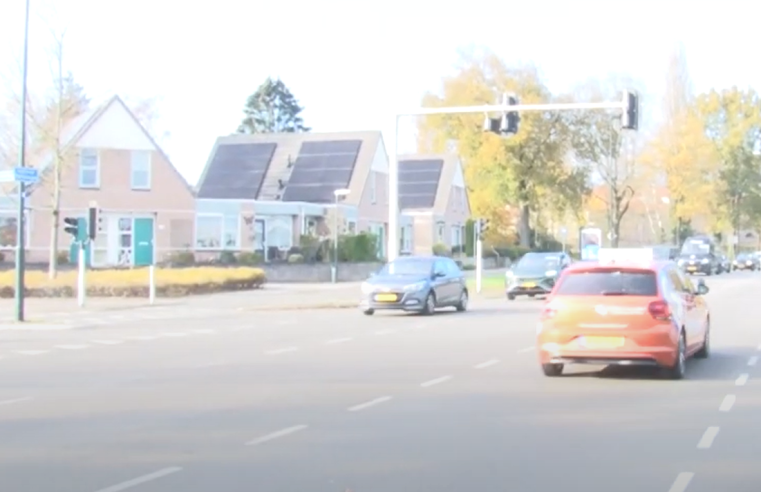 De laan van Spitsbergen, een normale autoweg of een fysieke grens tussen Oost en West?