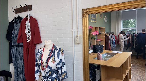 Mooi MensA: Het Kledingwinkeltje dat Gratis Kleding Wegeeft