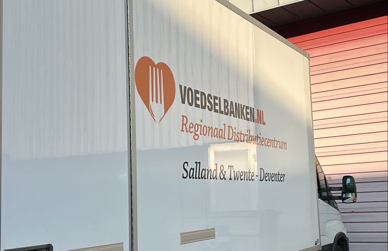 Distributie centum Voedselbank Deventer, vrijwilliger Ruud Zondag vertelt over zijn werk