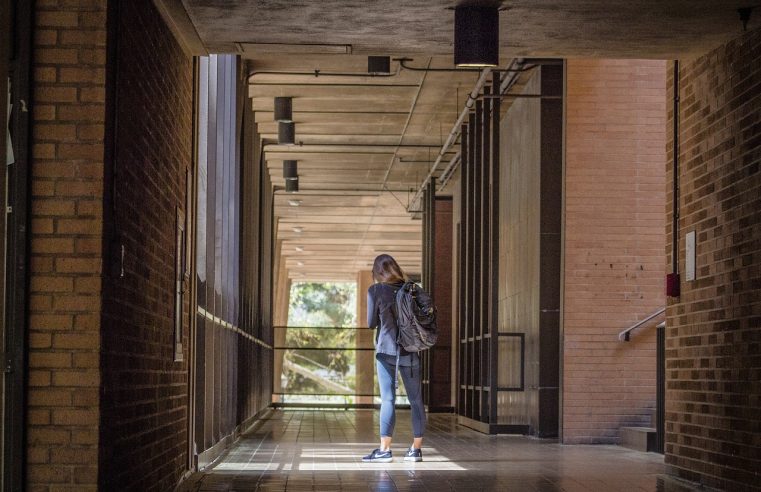 Een verhaal achter een gesloten deur in wijk Oud West