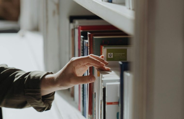 Opluchting bij boekhandel Praamstra nadat btw-verhoging op boeken voorlopig niet doorgaat
