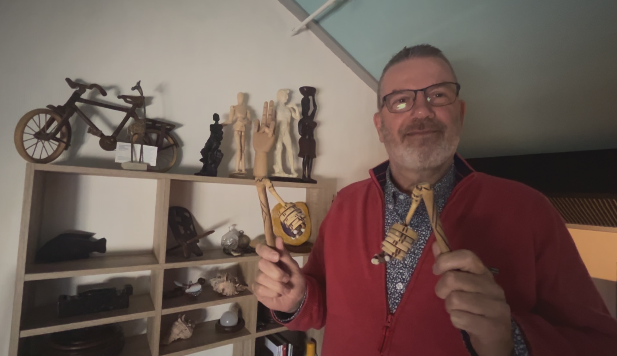 Een vlucht naar verandering: Berend van der Weide en de fietsambulances in Afrika