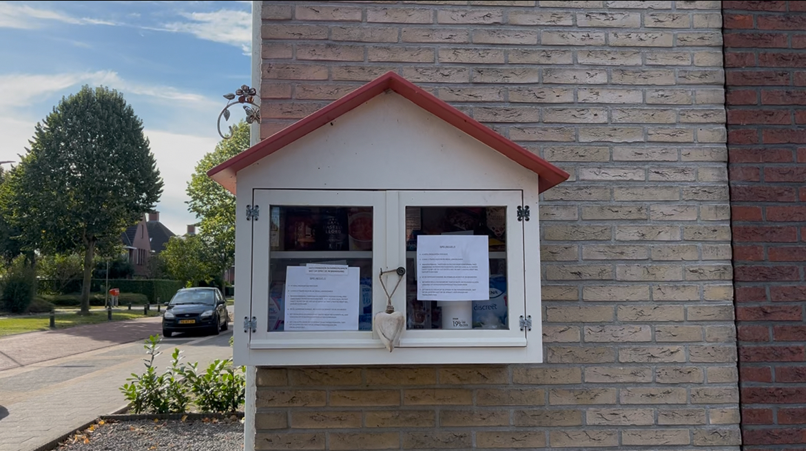 Weggeefkastje in Kloosterveen brengt de buurt samen