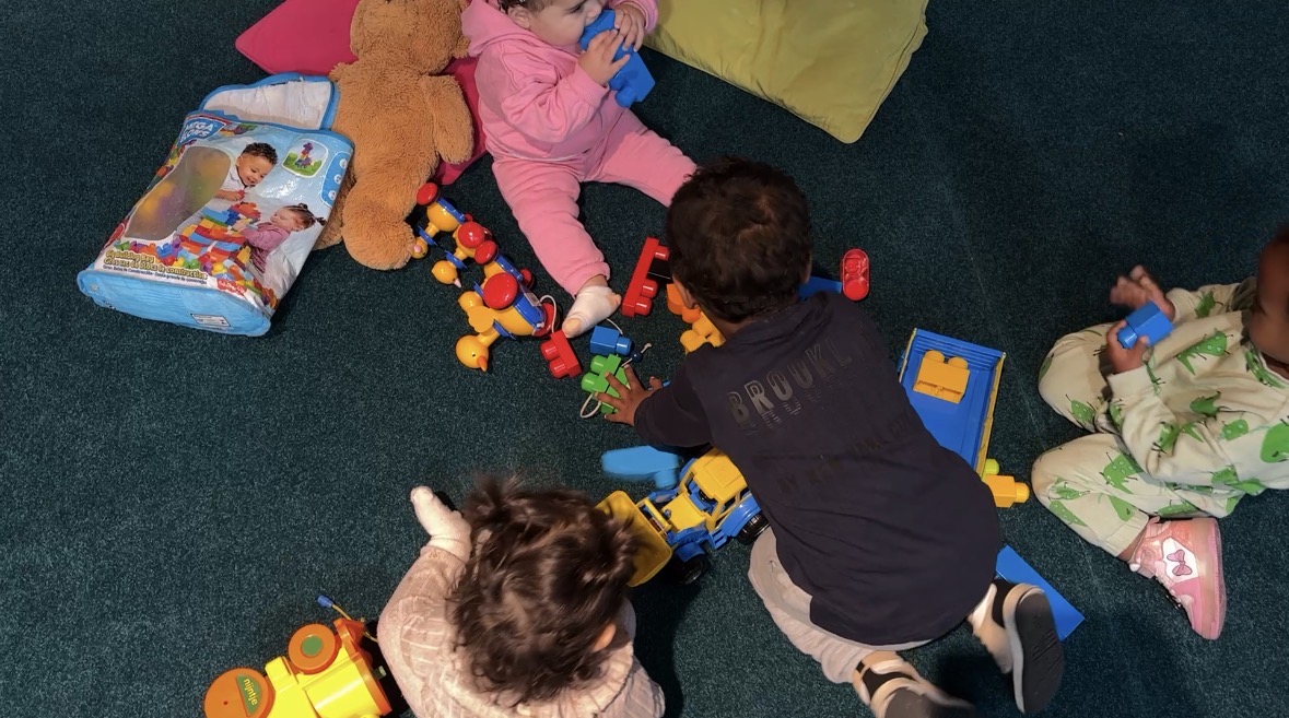 “Heb je ook van het Mamacafé gehoord? Dat is ook gezellig om naar toe te gaan”