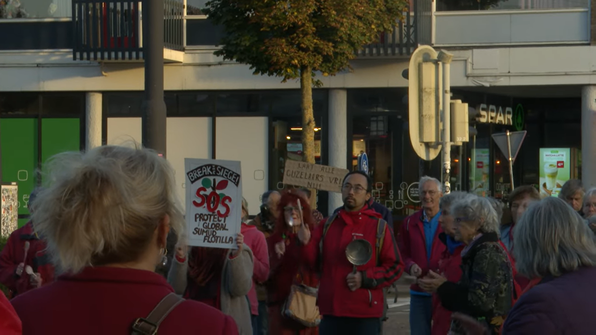 15 Minuten met pannen slaan; Zutphenaren zetten zich in voor Gaza