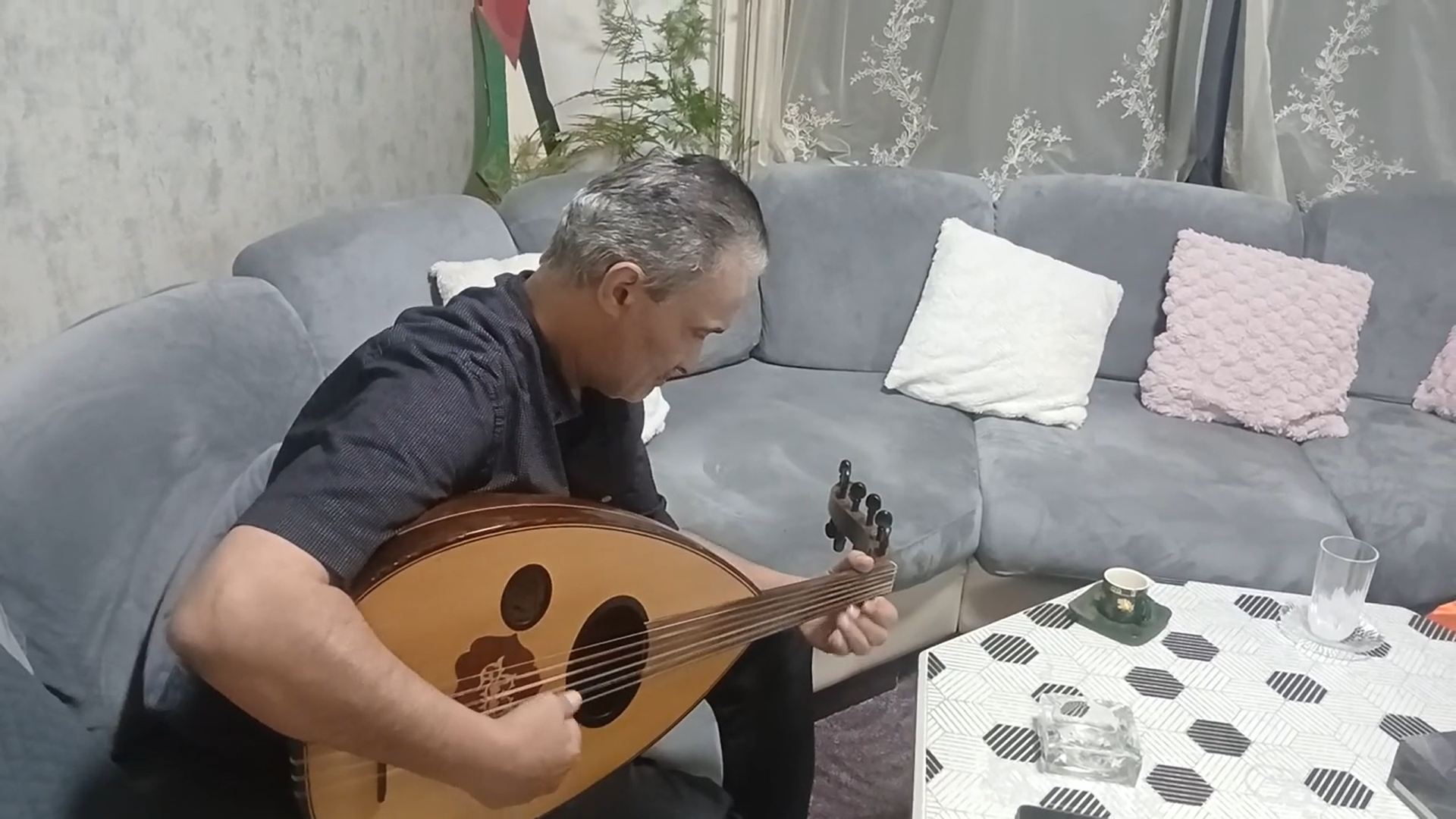 Mouafak al Jamal maakt muziek voor vrijheid