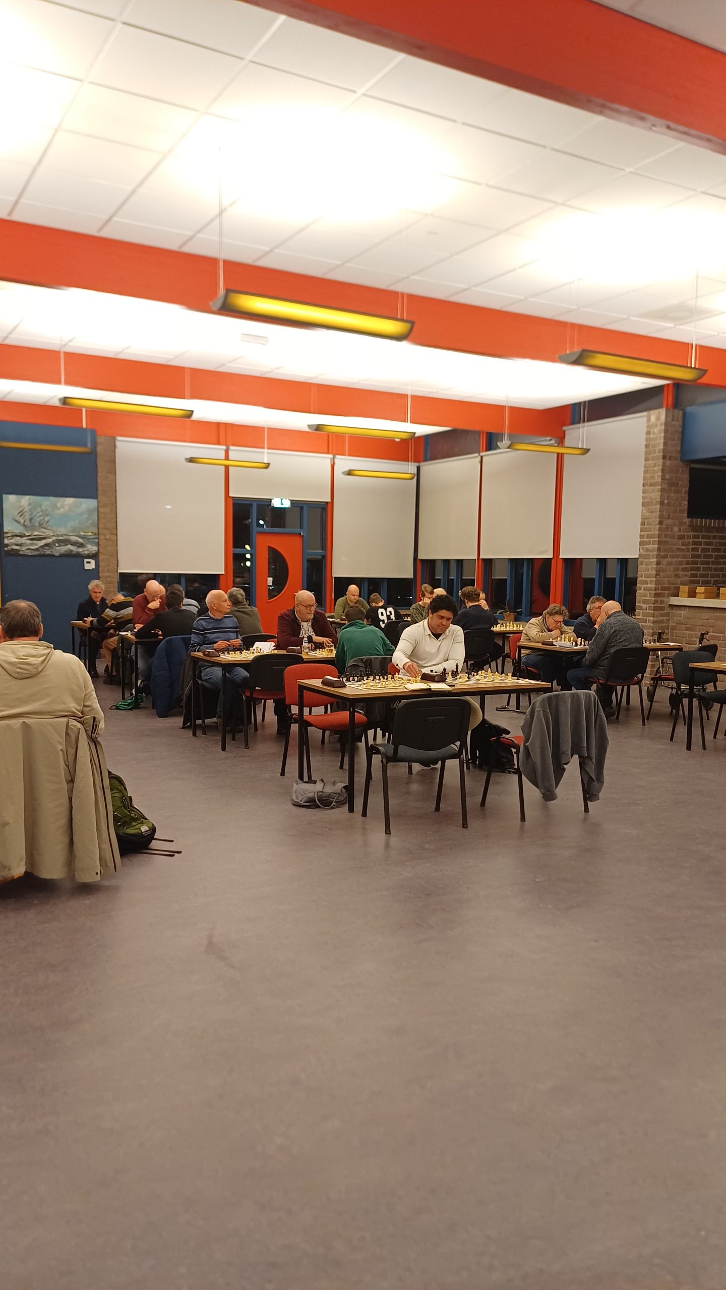 Schaken verbindt in Schelfhorst: “Je hoopt dat de jeugd je voorbijstreeft”