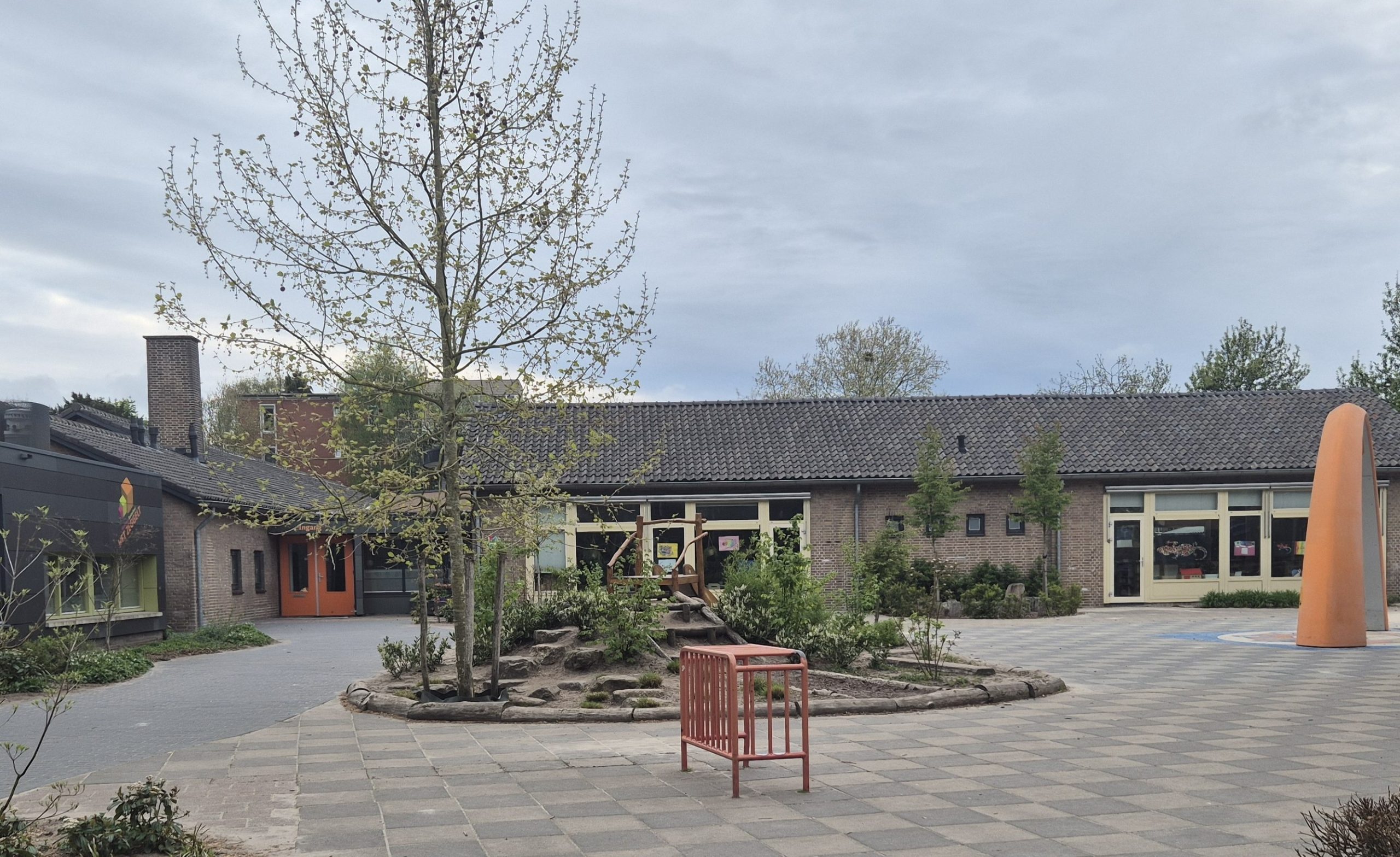 Overlast door jongeren in Roombeek: ‘ze hebben wel eens tegen mijn garagedeur aan geplast’