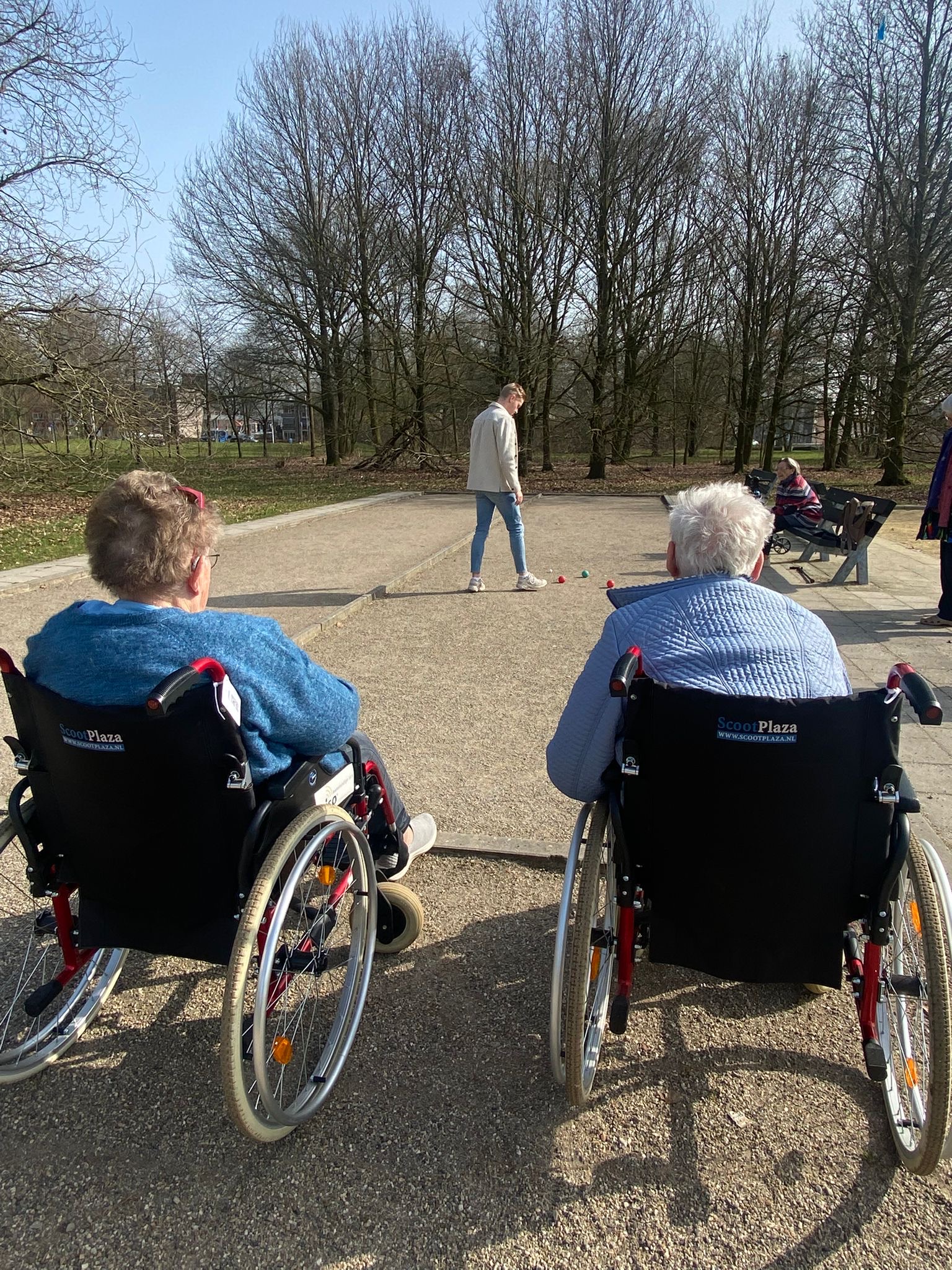 Activiteiten bij zorg- en wijkcentrum Friso brengen ouderen samen in Schelfhorst 