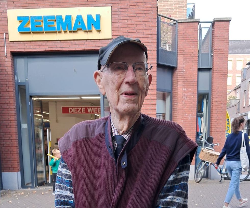 Ike (97) wil graag kleiner wonen, maar kan geen geschikte woning vinden; gemeenteraadslid Antoon Huigens: ‘We vergeten de inwoners’