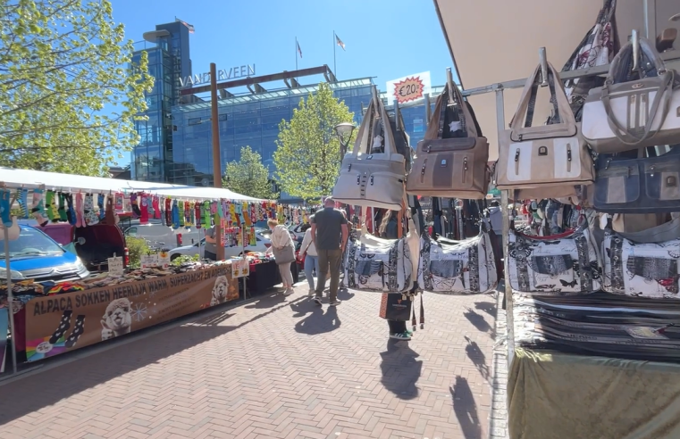 Voorjaarsbraderie: viert de lente en bloeiende handel
