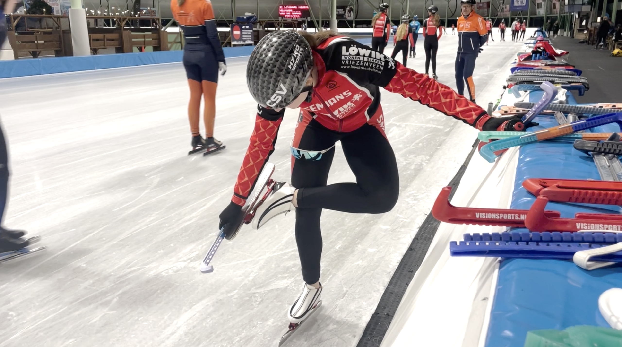 Helmplicht op de ijsbaan in Enschede