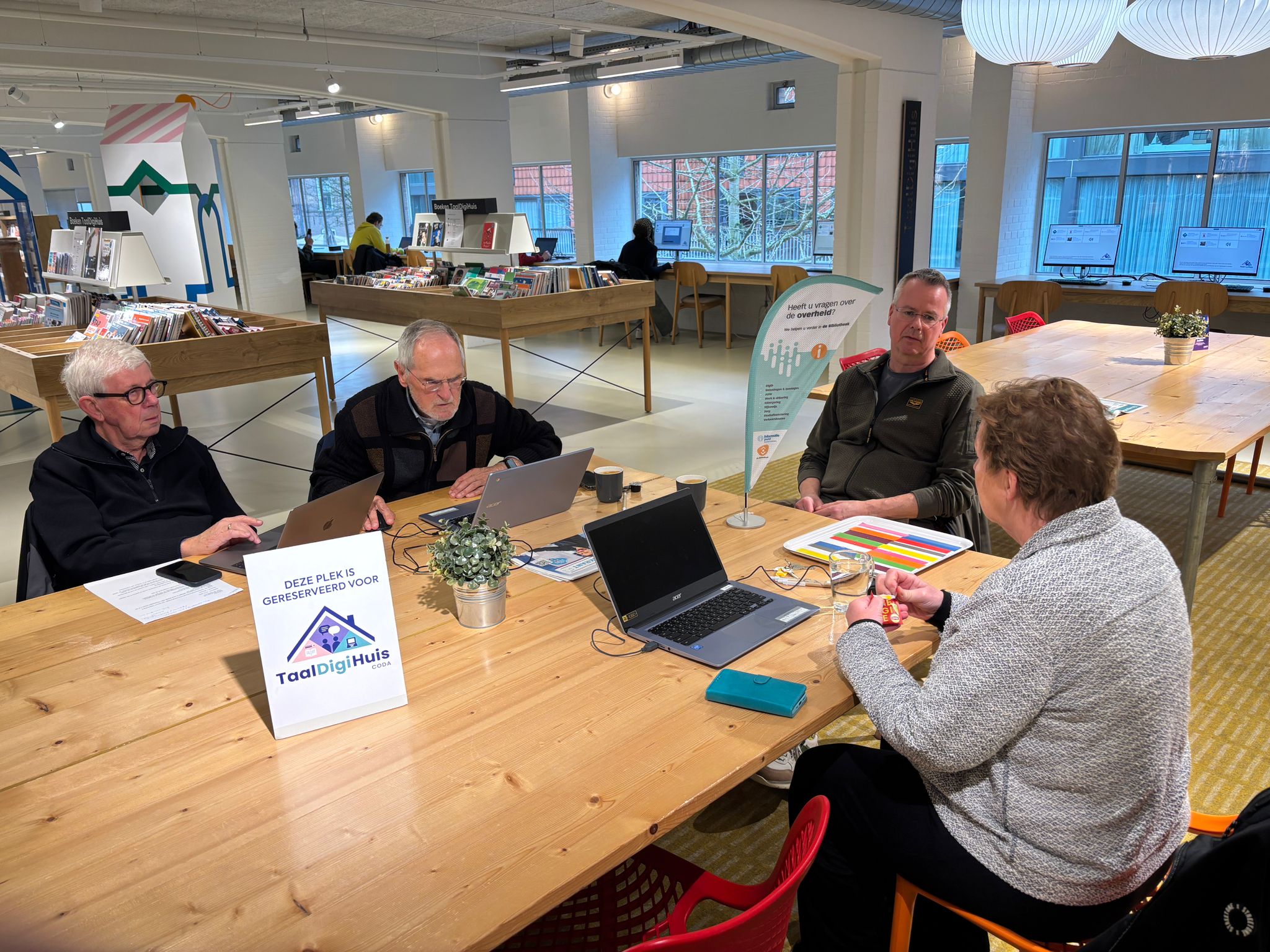 Veel ouderen ondervinden problemen door de snelle digitalisering