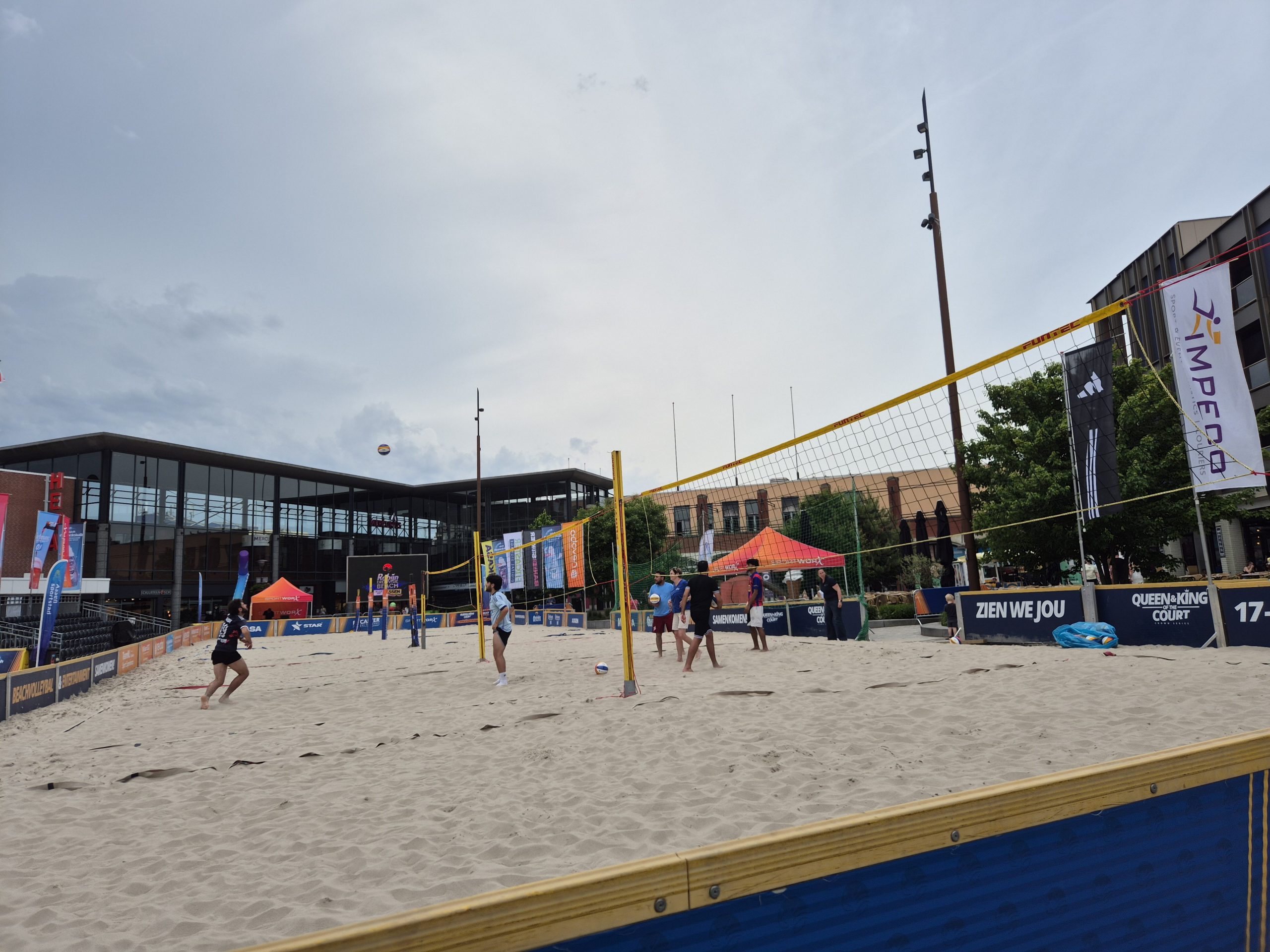 Door middel van sport kunnen de inwoners van het azc in Assen positieve ontwikkelingen ondergaan