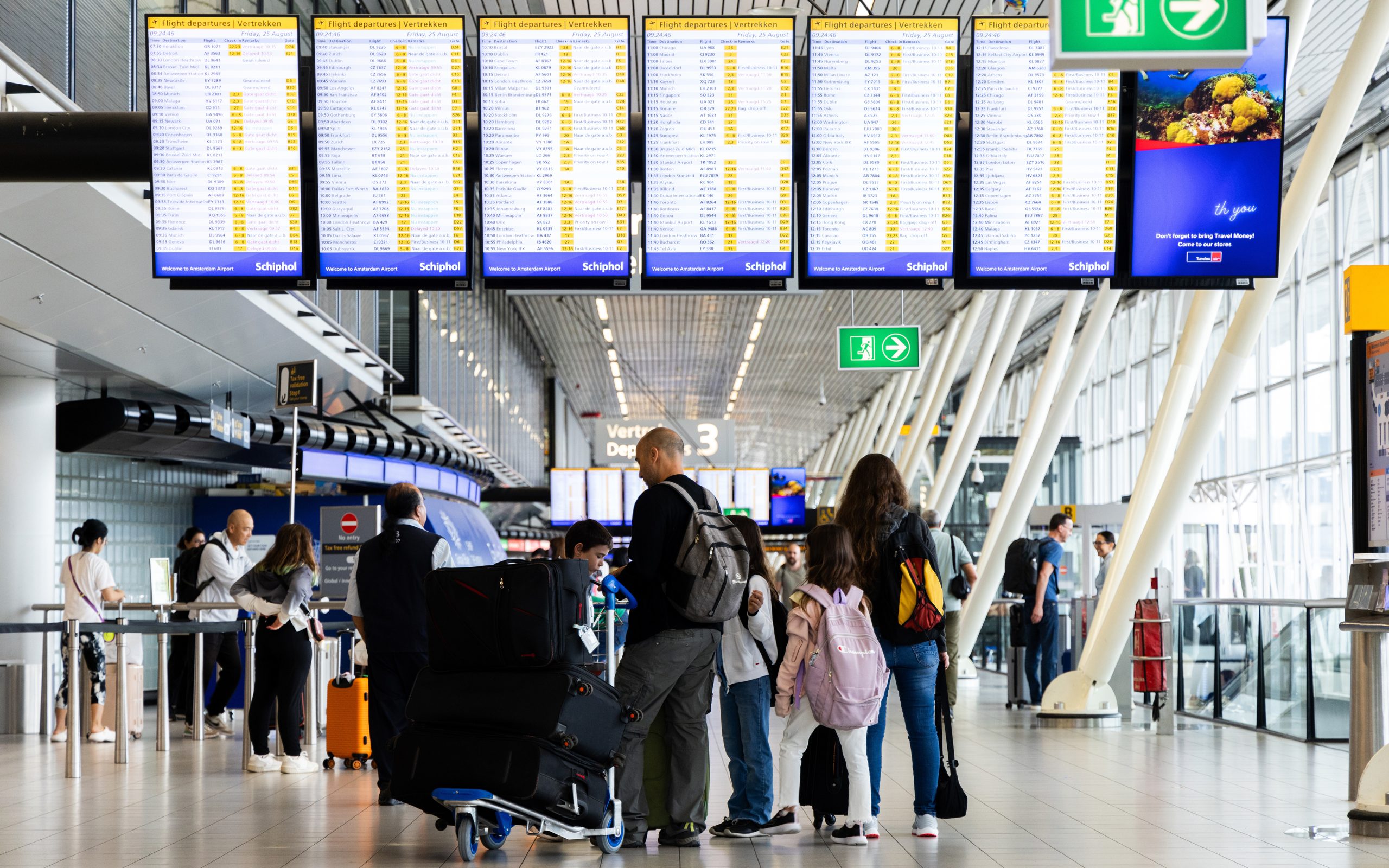 Politieke Partijen willen vliegticketprijzen met 25% verhogen.