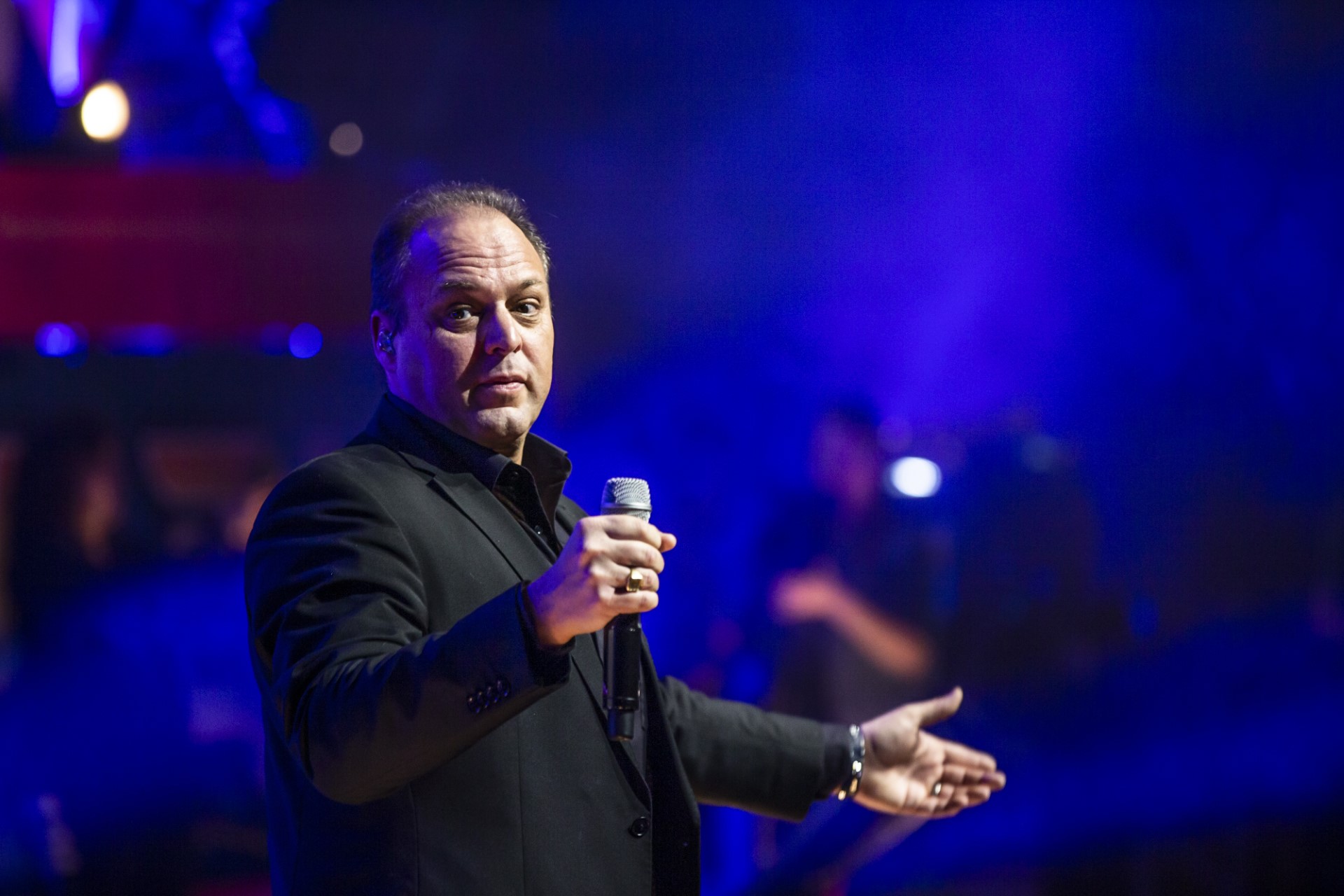 Frans Bauer gaat laaggeletterden helpen in nieuw programma