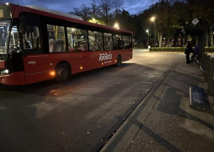 DE PROVINCIE HOUDT REISORGANISATIE RRREIS  AANSPRAKELIJK VOOR DE VELE KLACHTEN