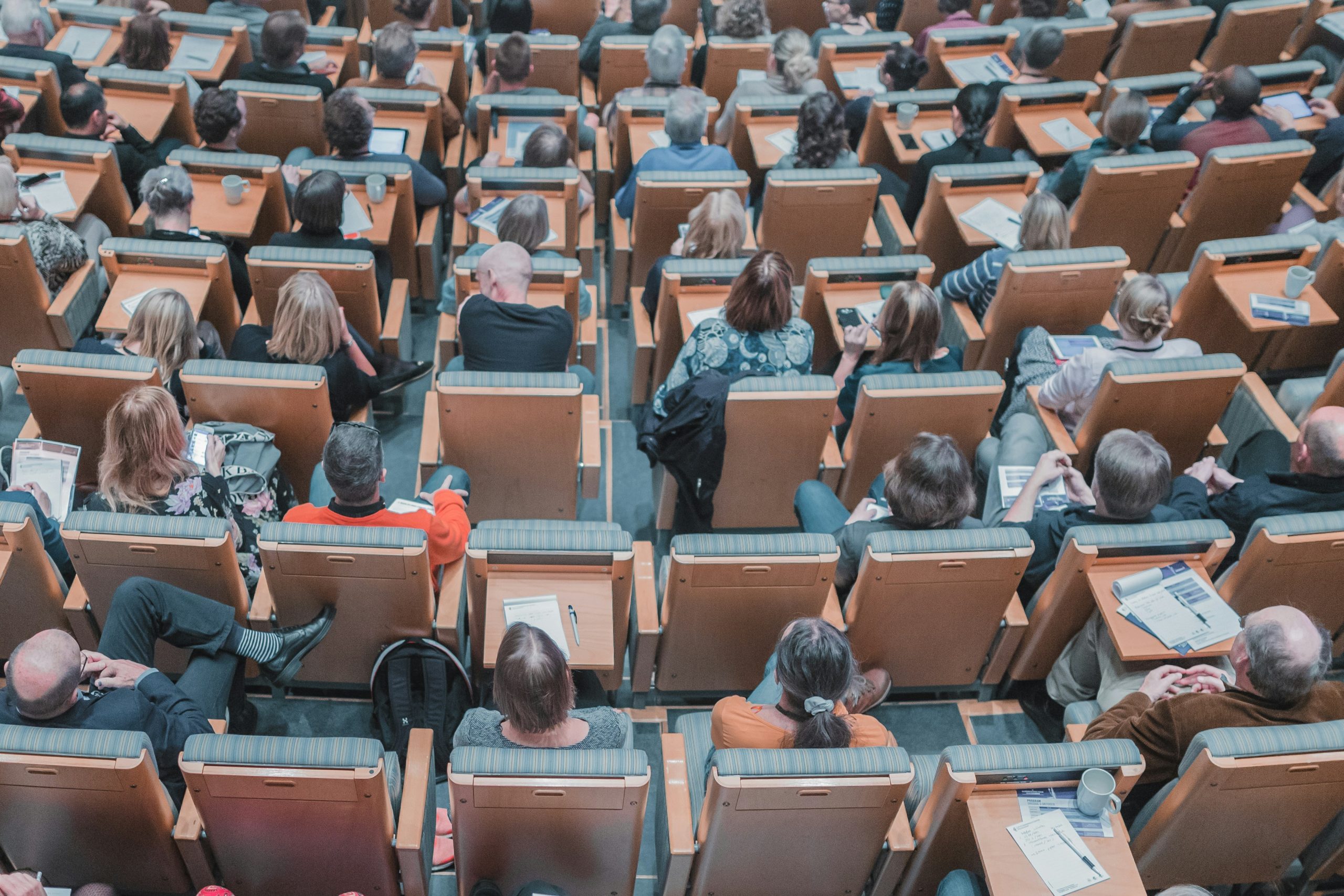 Steeds meer Engels in het Hoger Onderwijs: Nederlands kabinet wil volledige verengelsing voorkomen.