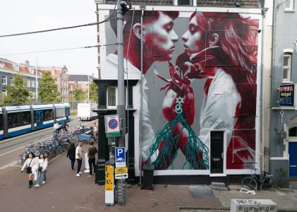 Verboden muurschildering van Judith de Leeuw onthuld in Amsterdam