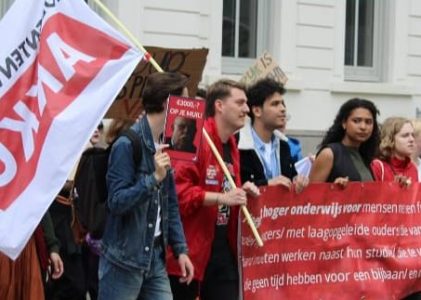 Studenten protesteren tegen bezuinigingen overheid