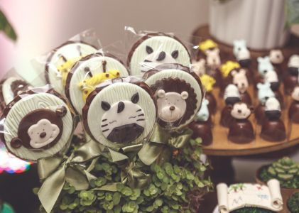 Een Heel Holland Bakt-plein met oud-deelnemers tijdens het chocolade festival in Hattem.