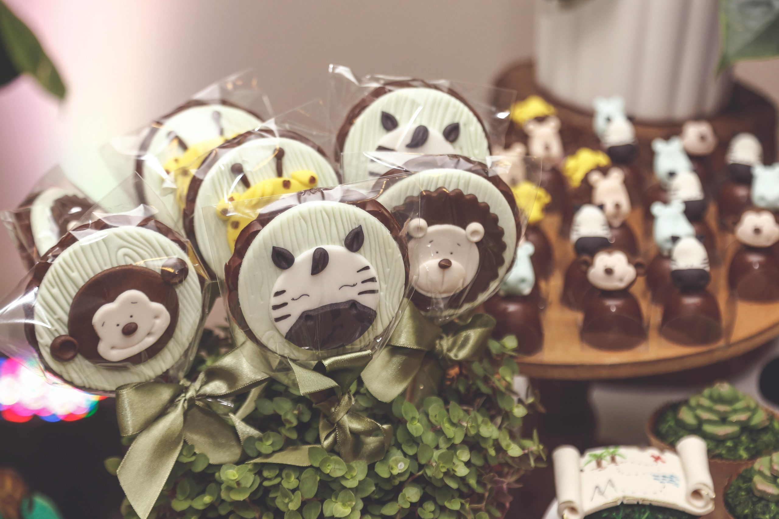 Een Heel Holland Bakt-plein met oud-deelnemers tijdens het chocolade festival in Hattem.