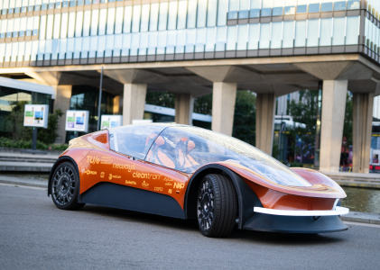 Studenten TU Eindhoven presenteren duurzame elektrische auto