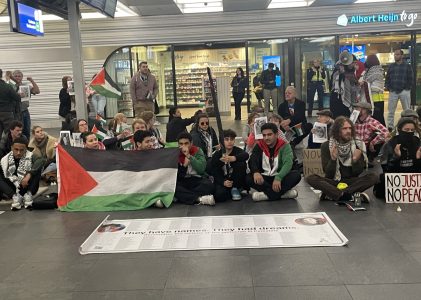 Pro-Palestijnse sit-in op Station Zwolle rustig verlopen 