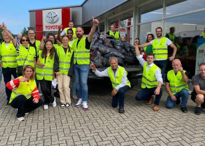 Medewerkers ADG ruimen Hoogeveense straten op