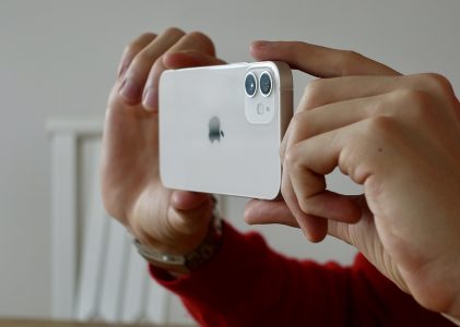 Nederlandse toezichthouder wil iPhone 12 van de markt, Apple moet dit oplossen