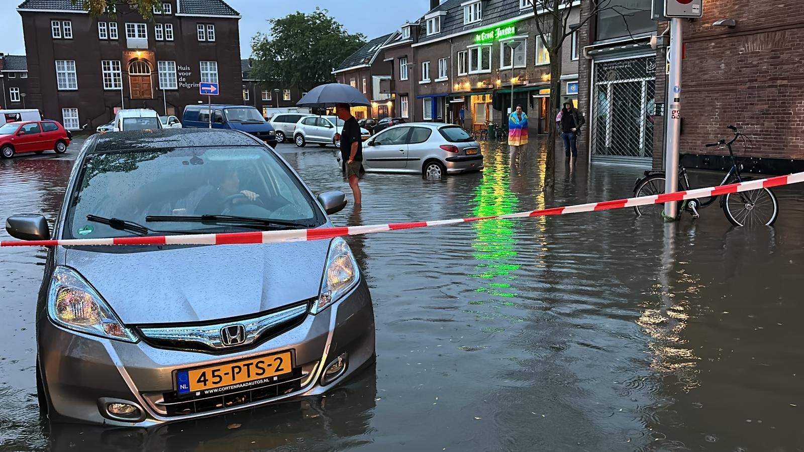 Inwoners Maastricht al badend in het rioolwater 