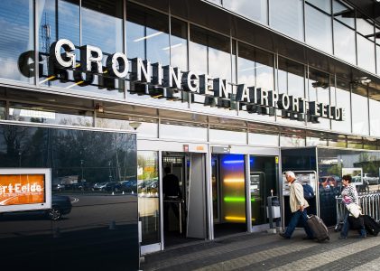 Vliegveld Groningen Airport Eelde krijgt flinke subsidie; Gemeente Tynaarlo stopt met aandelen