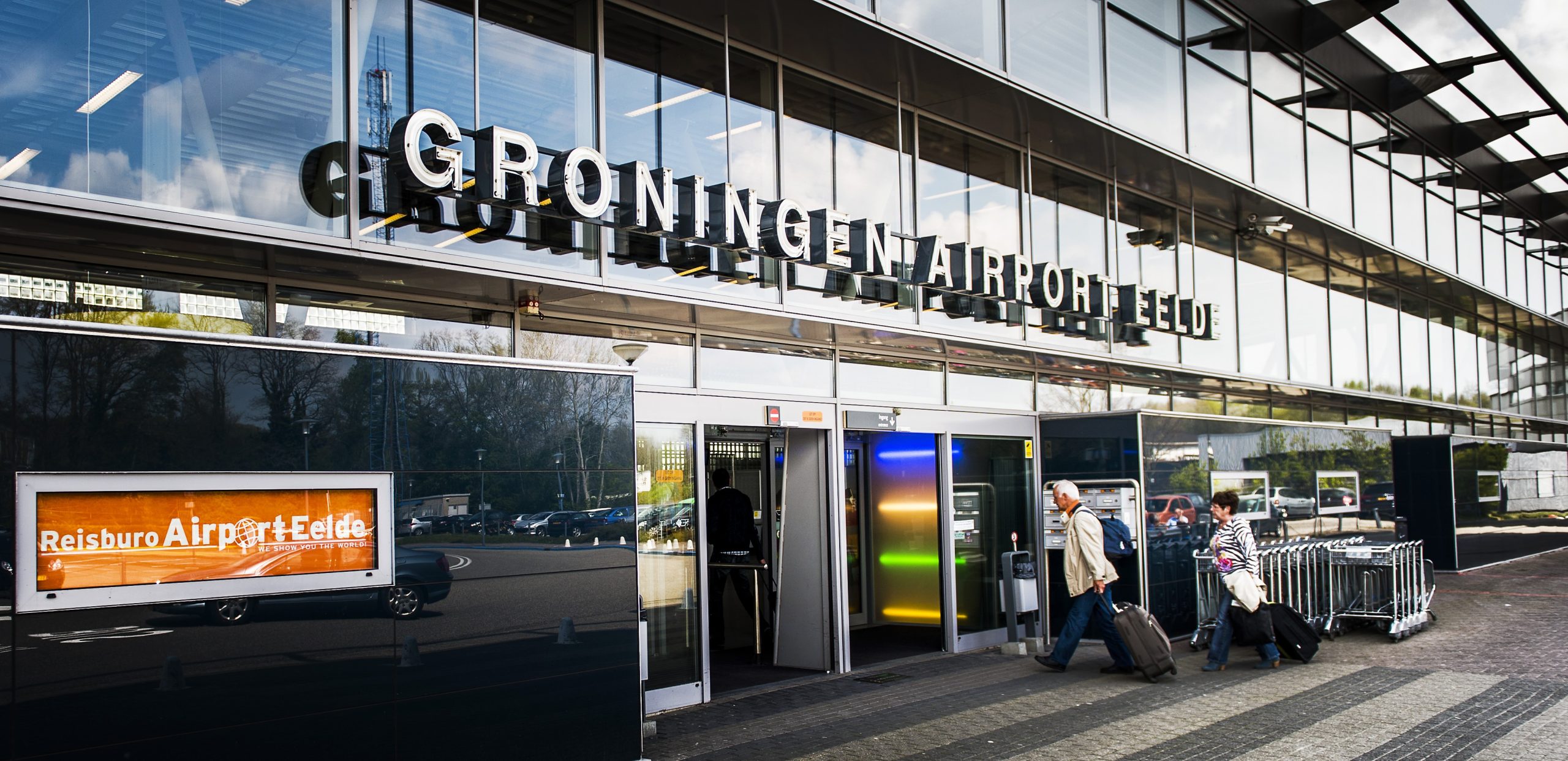 Vliegveld Groningen Airport Eelde krijgt flinke subsidie; Gemeente Tynaarlo stopt met aandelen