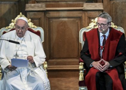 Waarom komt de paus niet naar Nederland? ‘Formeel gedoe’