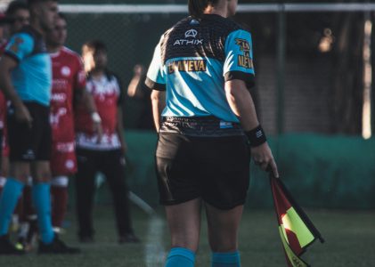 Eerste Nederlandse vrouwelijke scheidsrechter in betaald voetbal