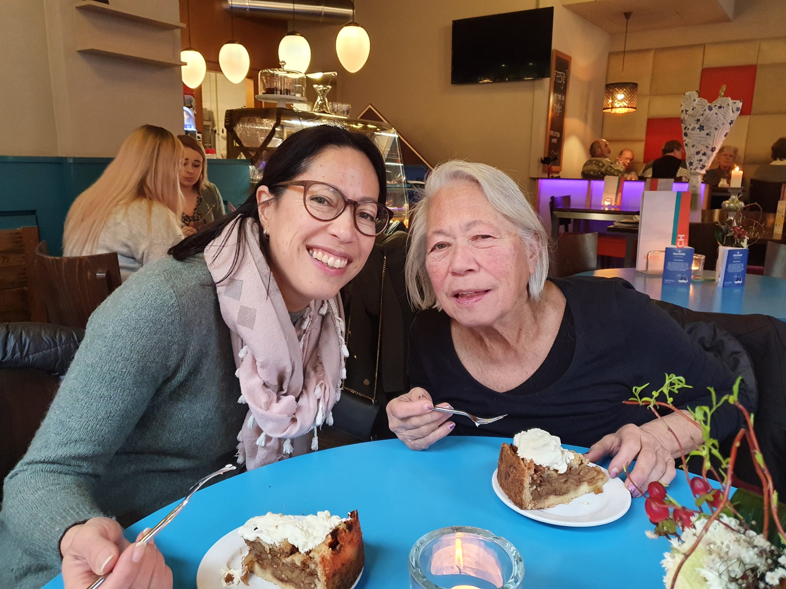 Violanda en haar moeder Janiki | Persoonlijk archief