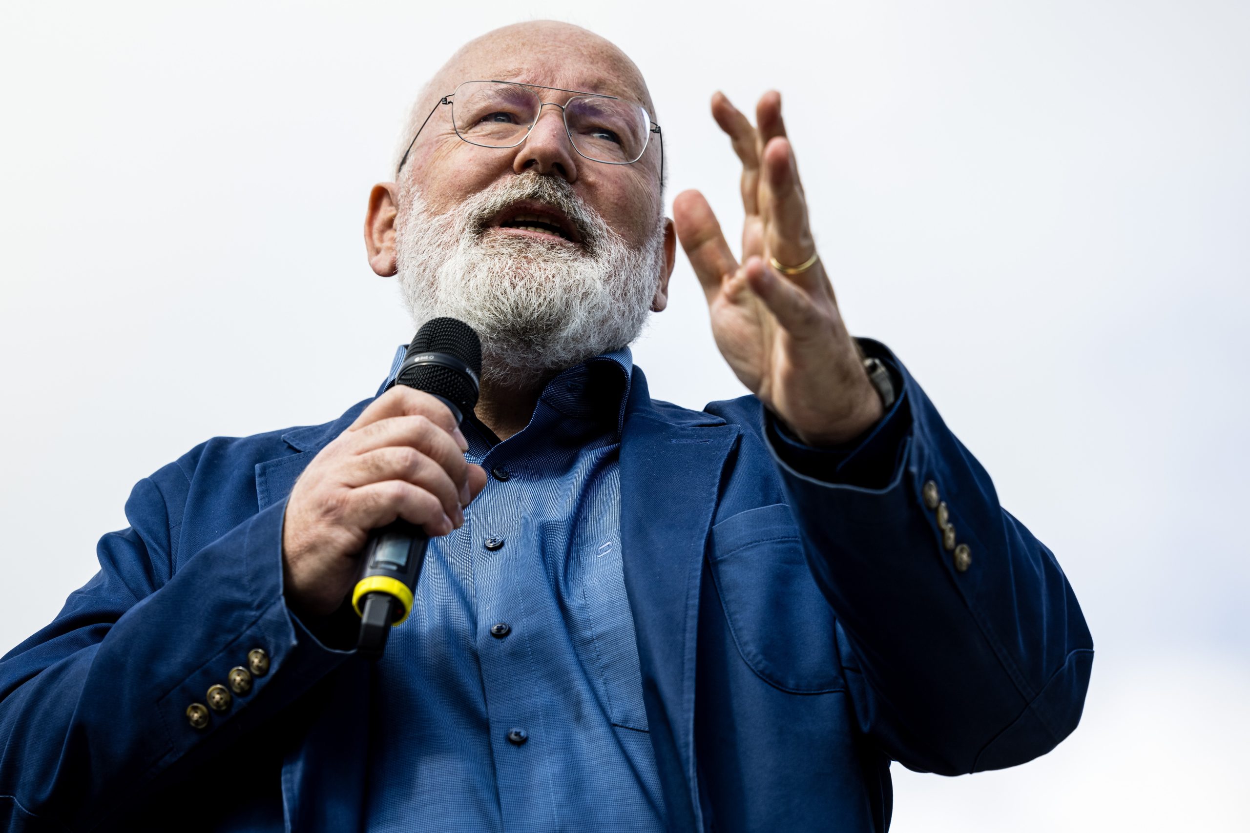 Timmermans aan tafel met Zwolse jongeren om te praten over politiek