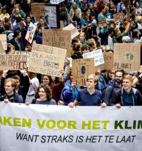 Ronald van Marlen, klimaatactivist van Extinction Rebellion, meldt dat ze volledig achter klimaatactivisten staan: ‘Het zijn geweldloze, disruptieve acties’