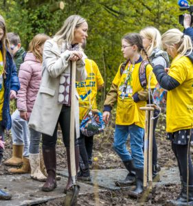 Nationale Boomfeestdag: kinderen steken groene handen uit de mouwen