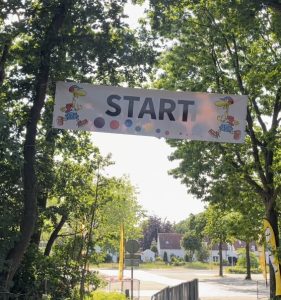 Jongeren komen massaal in beweging tijdens avondvierdaagse Nijverdal