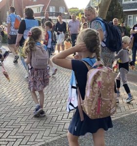 Overal snoep bij de wandelvierdaagse in Steenwijk: ‘Toch wel een beetje groepsdruk’