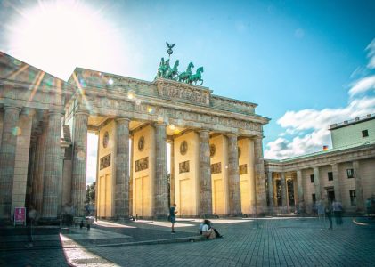 Extinction Rebellion over bekladde Brandenburger Tor: ”Wij zouden nooit het Binnenhof bekladden”  