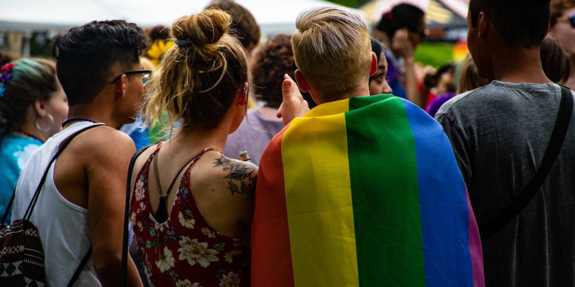 Acceptatie stagneert: regenbooggemeenten zetten zich extra in voor de veiligheid van hun lhbtiq+ inwoners