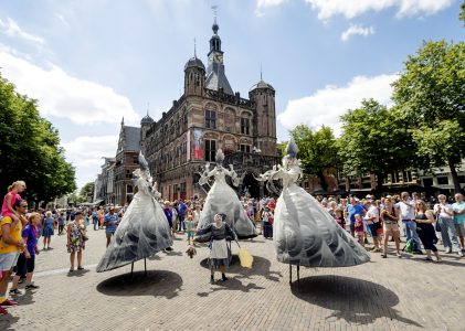 Deventer geeft 400.000 uit om boekenmarkt en Dickens festijn in leven te houden